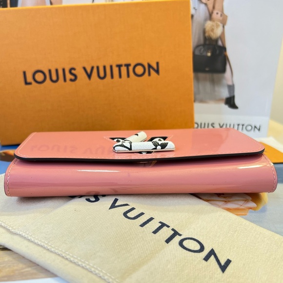 LV Portefeuille Twist Clutch in Pink Patent Leather Authentic Louis Vuitton - Picture 6 of 13